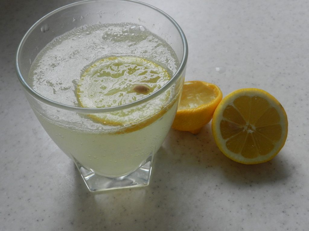 Zumo desintoxicante de limón