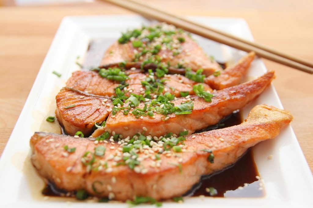 Privilégier les repas à base de saumon